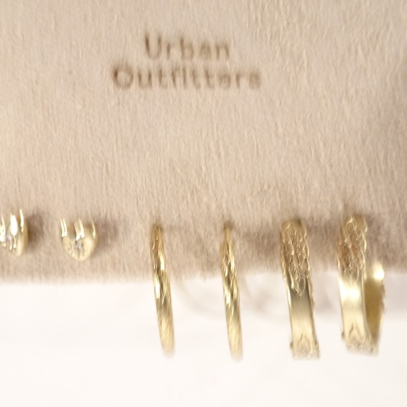 COPY - COPY - Urban Outfitters Vintage Heart Hoop Earring Set of 3 NWT45 GOLD - Picture 5 of 5